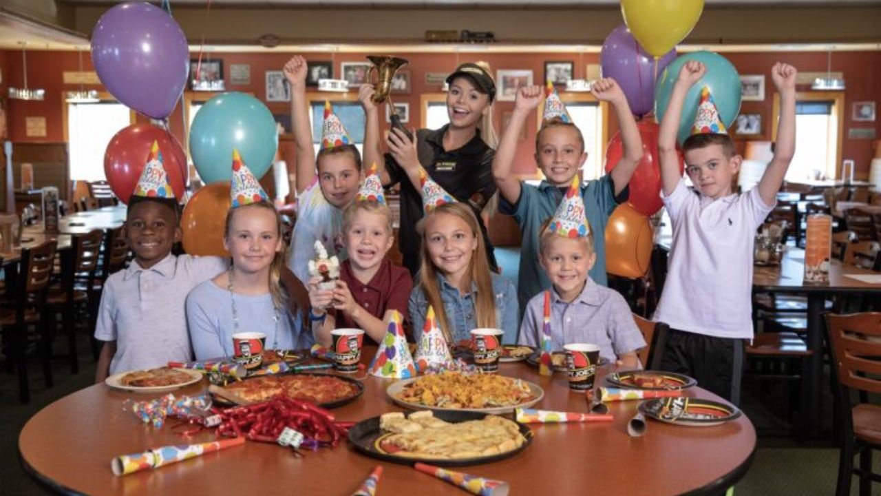 Happy Joe’s Marks a Standout 2025 With Expansion, Industry Honors, and Deep Community Roots