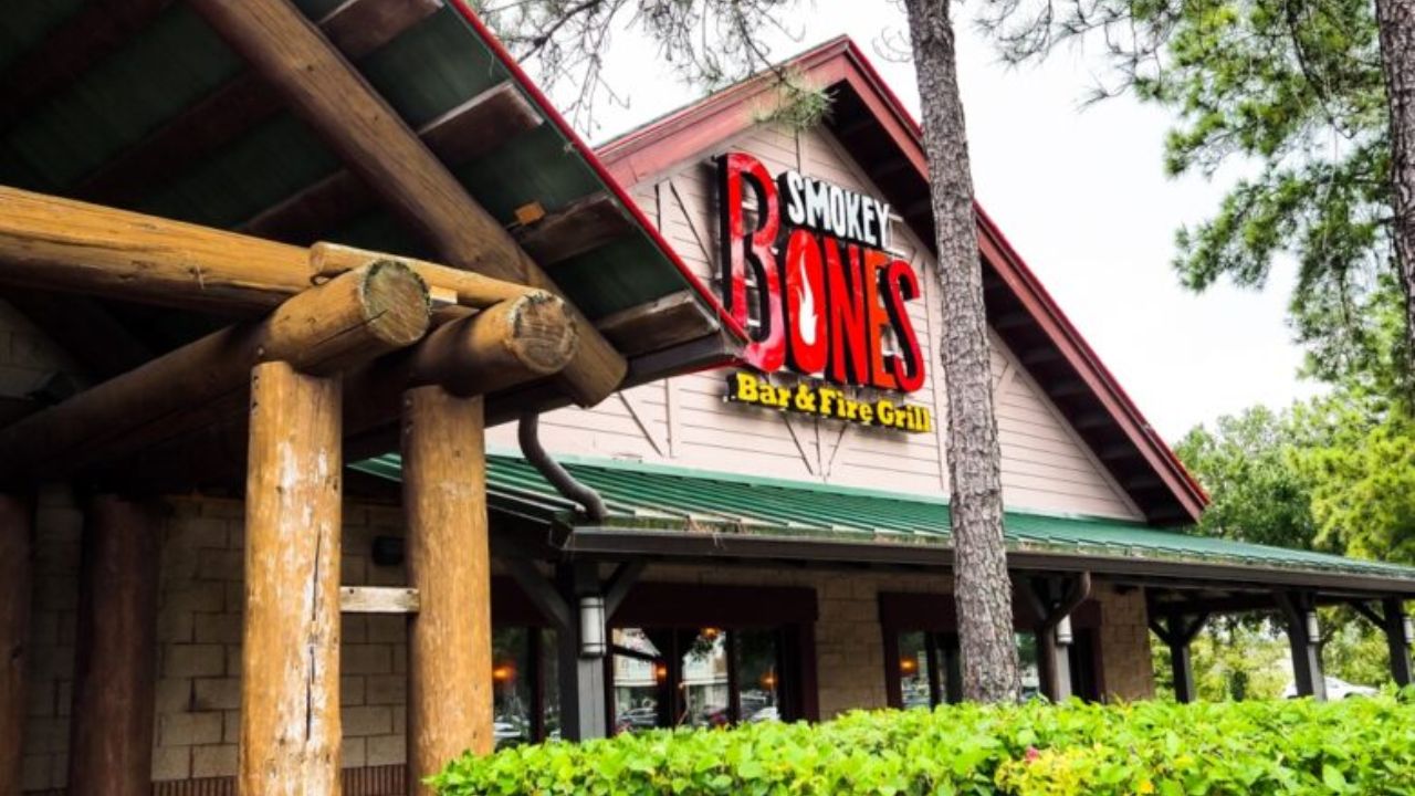 Smokey Bones Restaurant on Colonial Drive Shuts Down Permanently Amid Nationwide Restructuring
