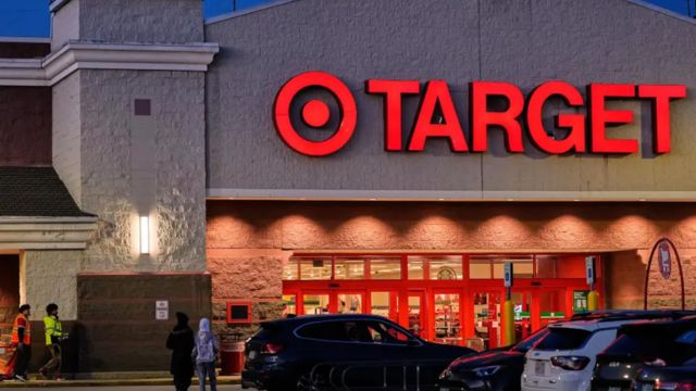 Teen Arrested After Armed Robbery During Online Marketplace Meetup in Connecticut Store Parking Lot