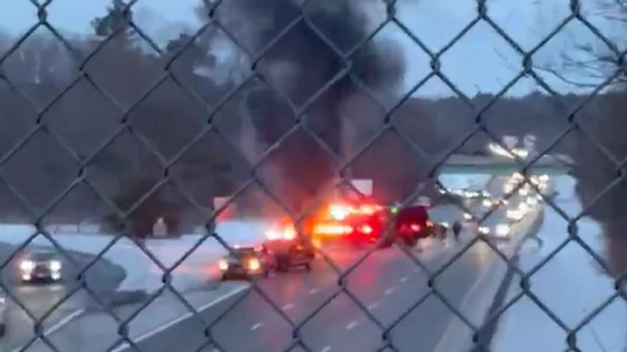 Car Fire Sends Heavy Smoke Over Interstate 95 South in Mansfield During Evening Commute