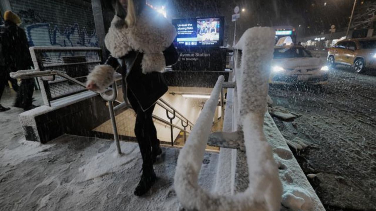 Massive Blizzard Slams New York City and Northeast, Travel Banned as Storm Threatens ‘Bomb Cyclone’ Status