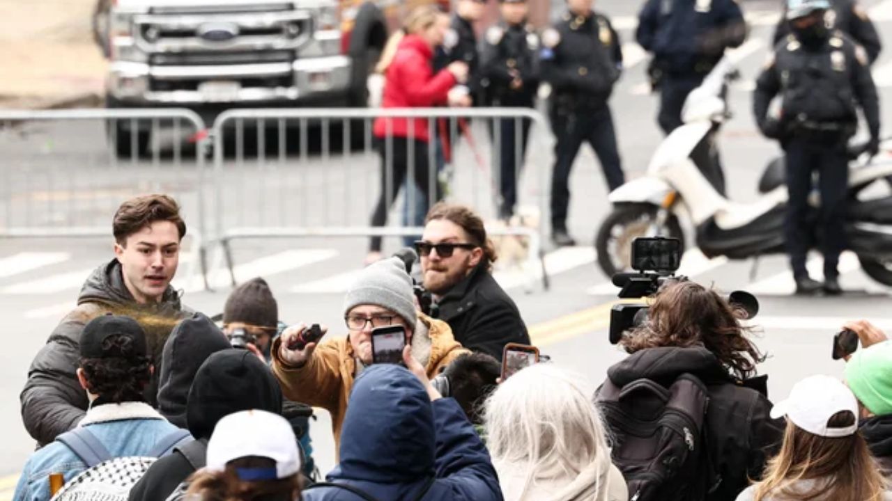2 Pennsylvania Men Arrested After Explosive Devices Thrown Near NYC Mayor Zohran Mamdani’s Residence; FBI Launches Terror Probe