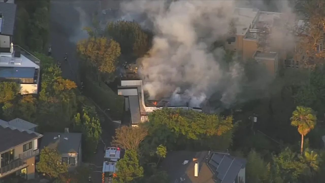 Firefighter Injured While Battling Intense House Fire in Hollywood Hills