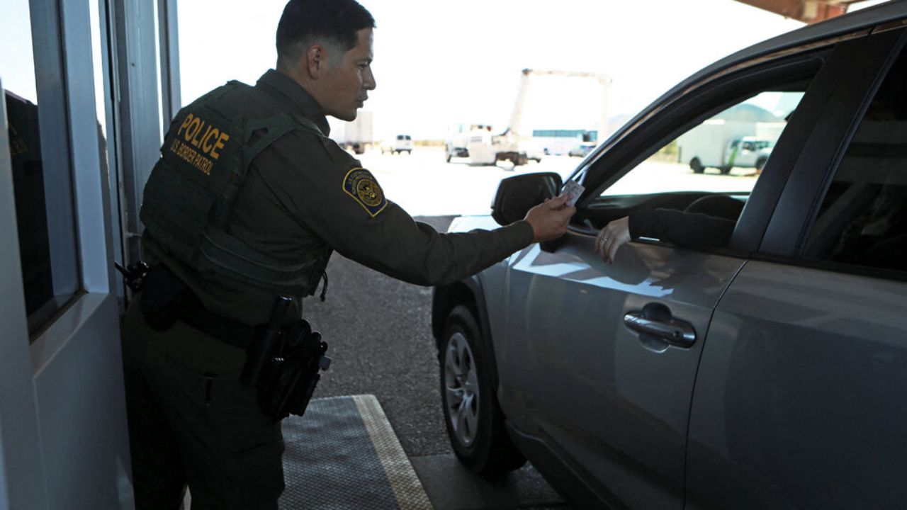 High-Speed Chase Turns Deadly: Driver Killed After Fleeing Texas Border Patrol Checkpoint and Opening Fire