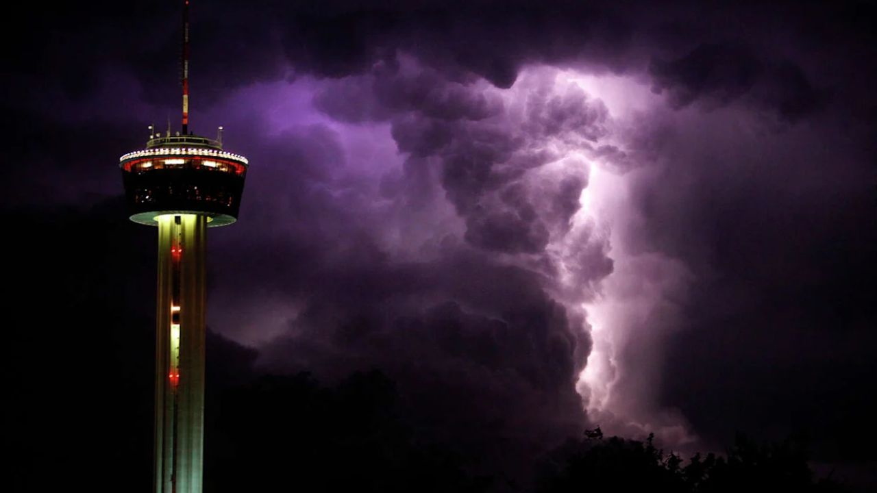 San Antonio Sizzles to 88° Today — Storms Set to Shake South Texas by Wednesday