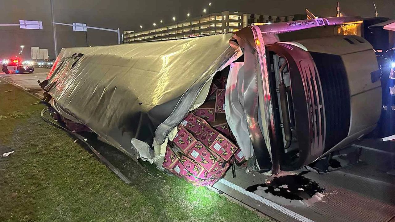 Texas Highway Crash Sends Bananas Scattering After Alleged Intoxicated Driver Cuts Off Semi