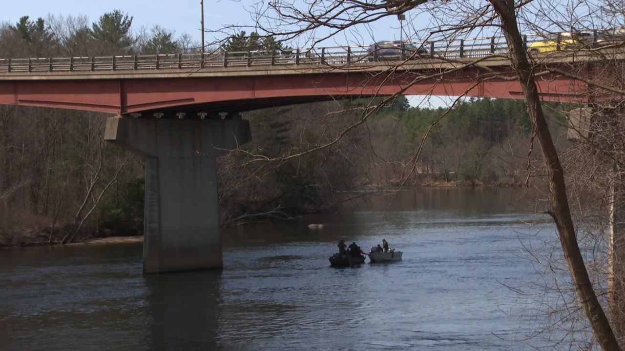 Body Recovered After Man Falls from Railroad Bridge into Merrimack River in New Hampshire