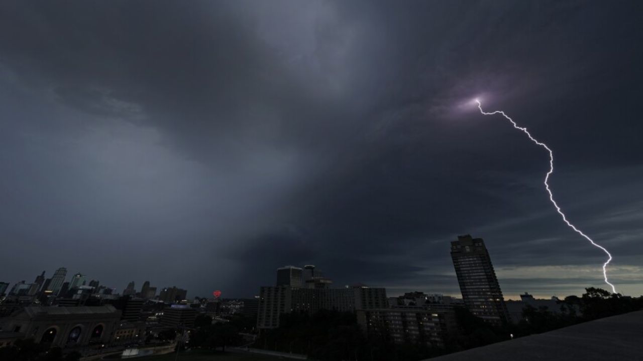 Chicago Area Weather Alert: Severe Storm Threat Returns Wednesday Night with Wind, Tornado Risk