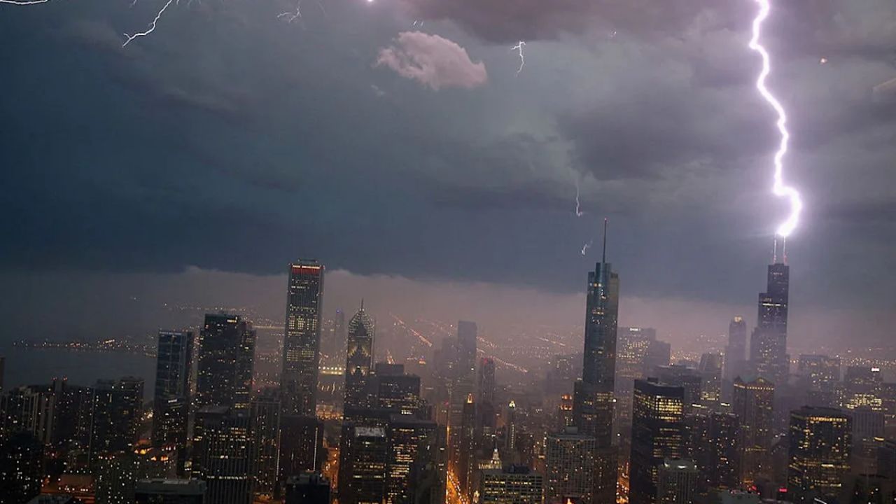 Chicago Storms Bring 70 mph Winds, Flooding and Travel Chaos Across Region