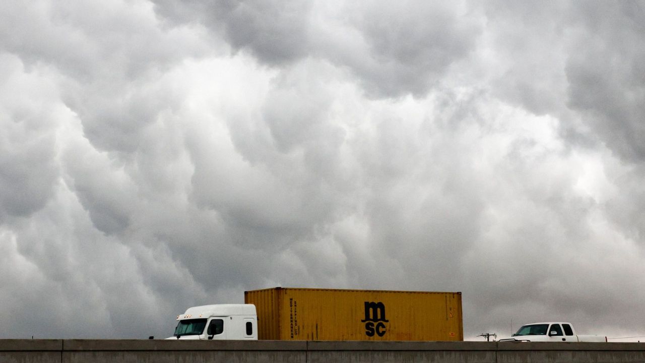 Dallas–Fort Worth, Texas – Rain Expected to Disrupt Tuesday Morning Commute Across North Texas