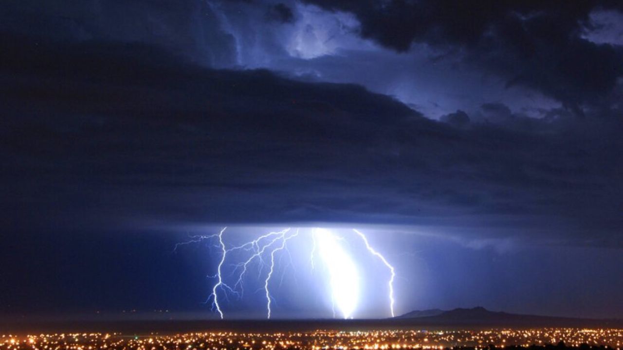 Missouri Ozarks Weather Alert: 60 MPH Storm Winds, Flash Flood Risk Near I-44, Frost Threat Early Week