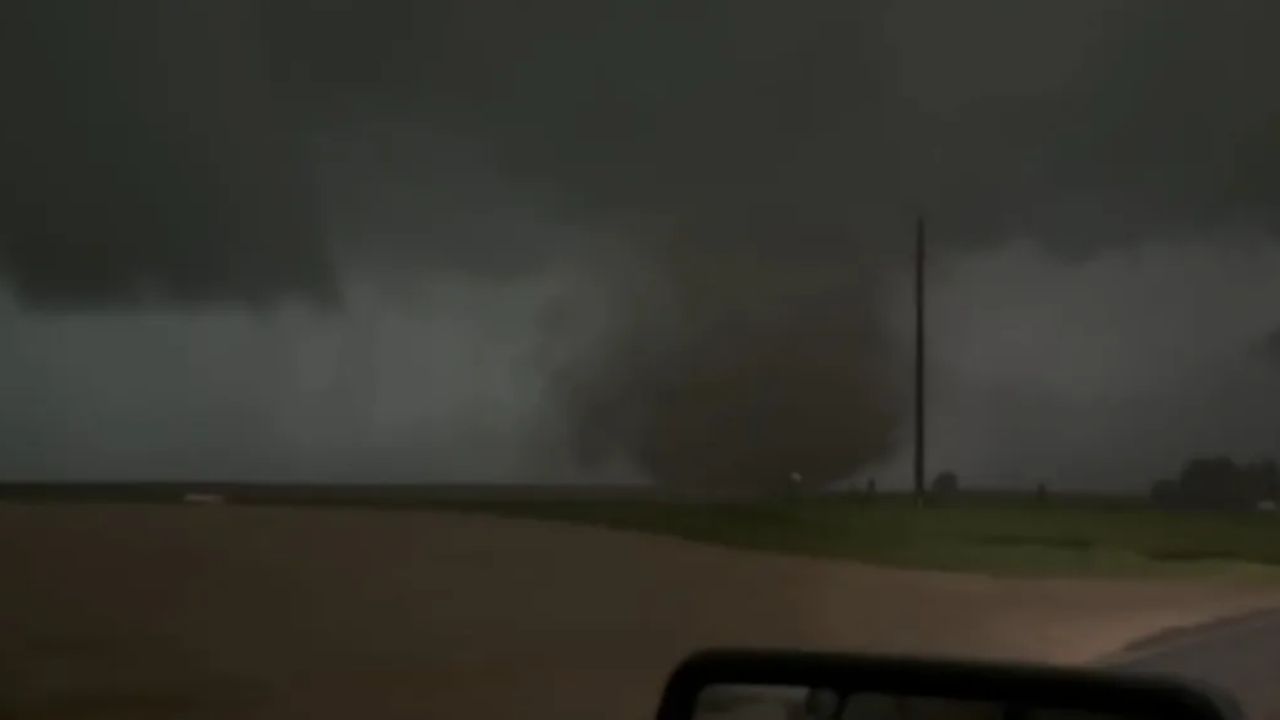 Drivers trapped on Iowa highway as 70 mph winds follow confirmed tornado nearby