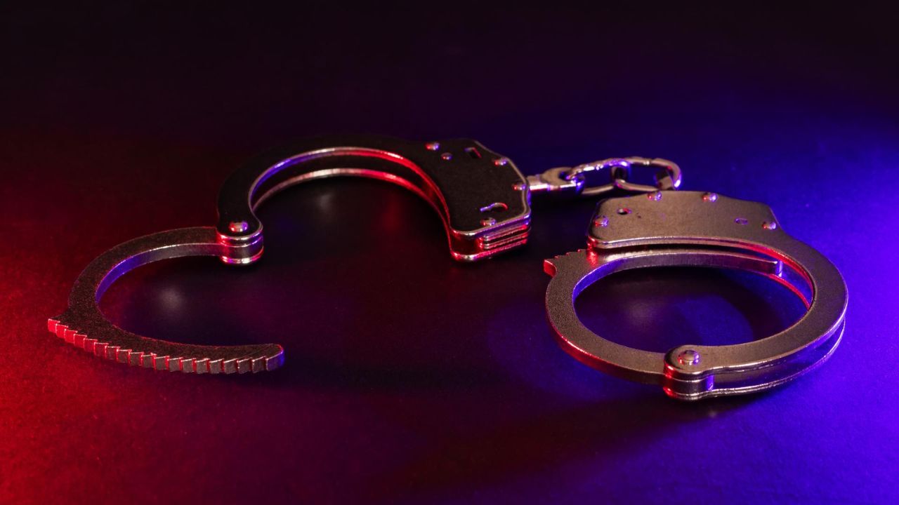 He Walked In With a Gun and an Extended Magazine. The Clerk Just Showed Up to Work.