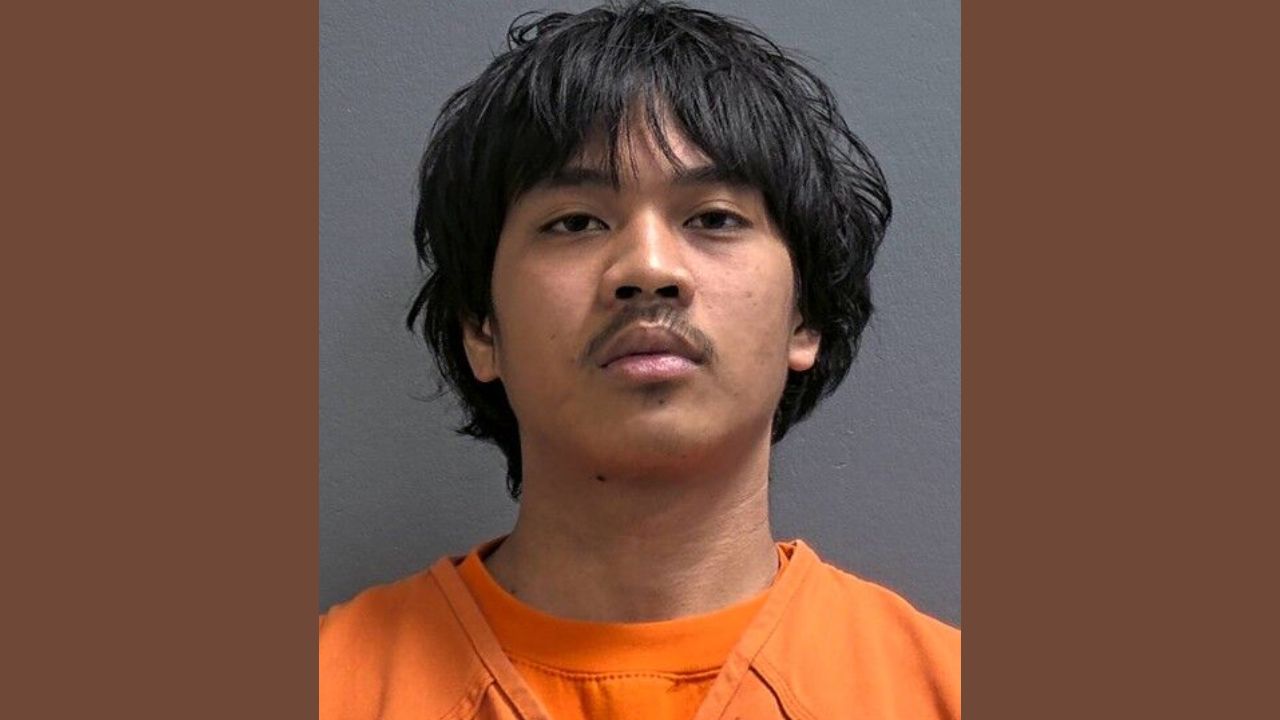 Iowa Teen Stabbed a Man, Then Sat With the Body for Over an Hour Listening to Music