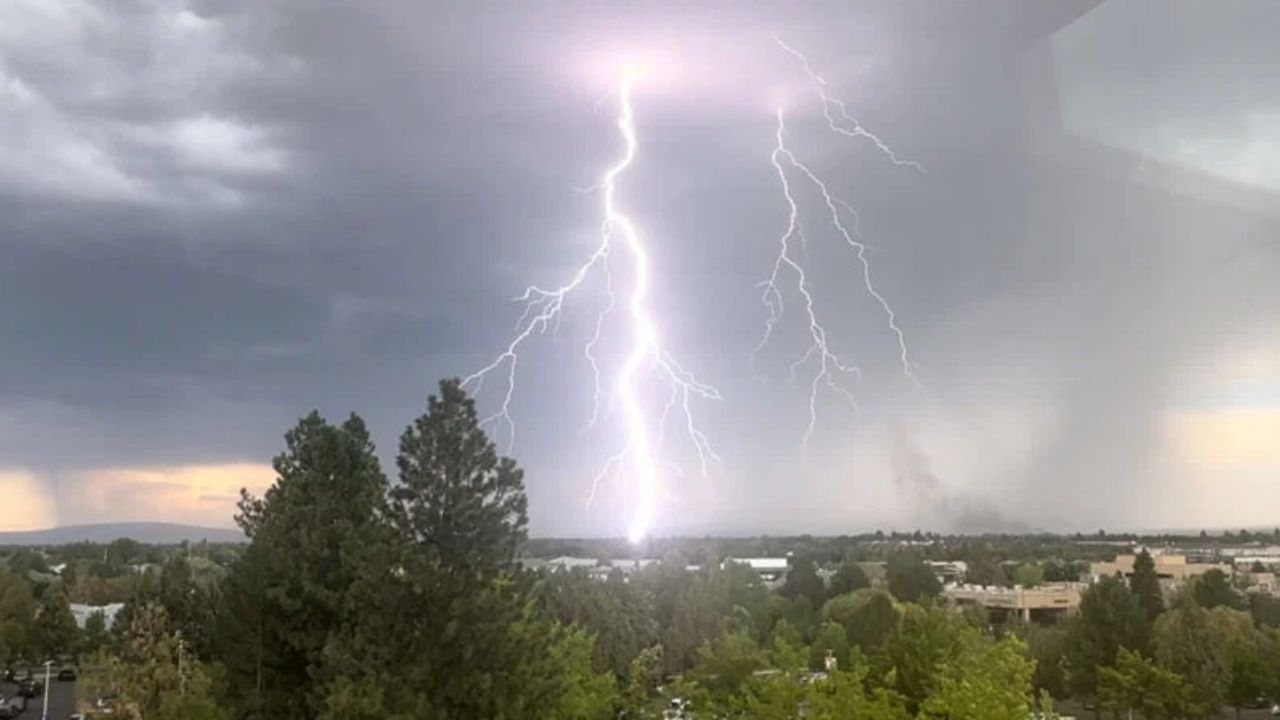 Medford Weather Alert: Thunderstorms Possible After 5 PM Today Along I-5 Corridor