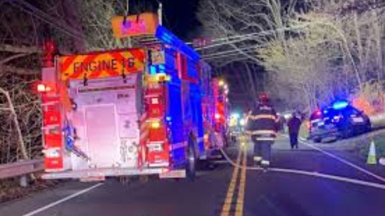 One person dead after two-car crash rocks Seymour neighborhood Friday night