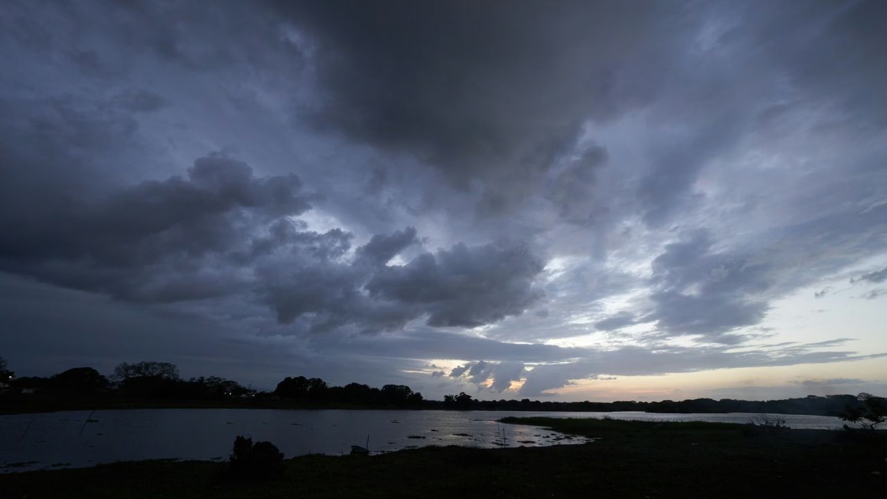 Rain, fog, and a cold snap hit Philadelphia — but here's when the 80s return
