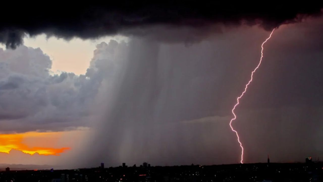 Thunderstorm Risk Builds Across Sierra Nevada, Lightning Threat Peaks Sunday Afternoon
